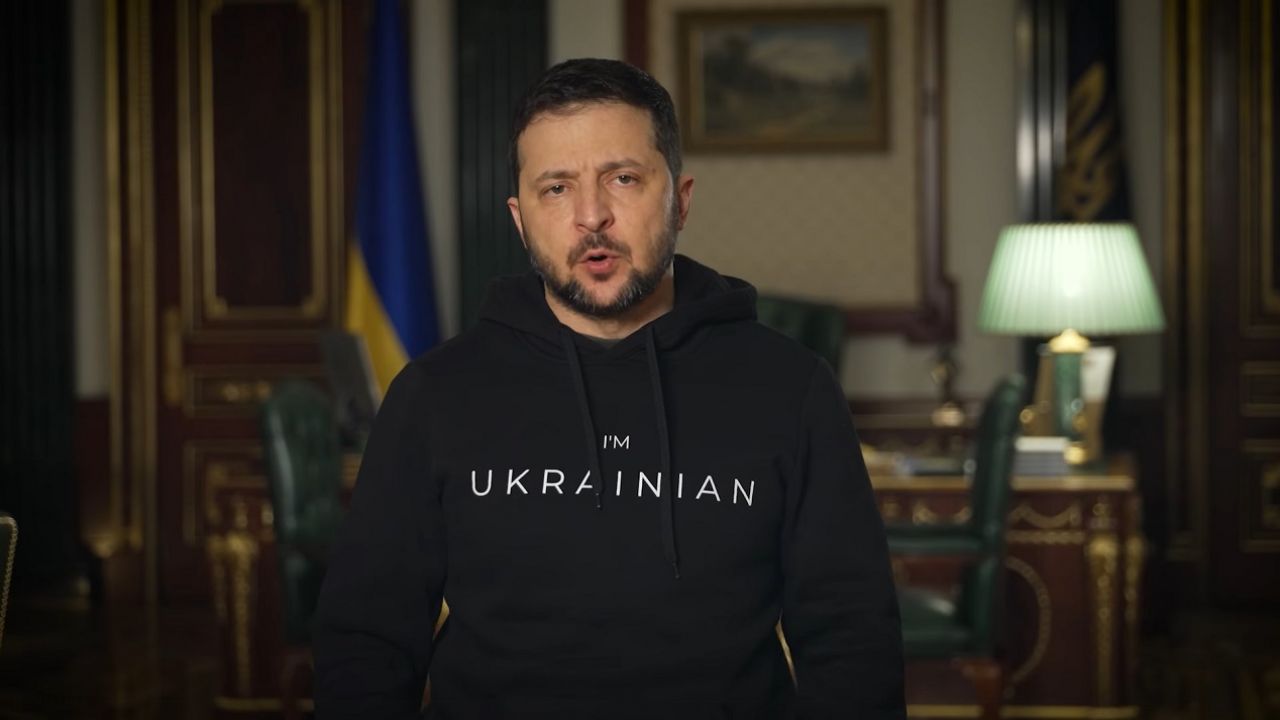 Zełenski wskazał, że ta forma jest nawet bardziej okrutna niż terror rakietowy (fot. FB/zelenskiy.official) Zełenski wskazał, że ta forma jest nawet bardziej okrutna niż terror rakietowy (fot. FB/zelenskiy.official)