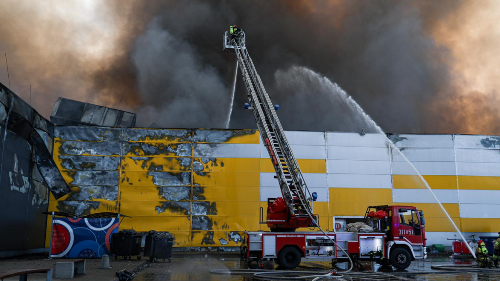 Пажар у гандлёвым цэнтры на Марывільскай 44 у Варшаве. 12 траўня 2024 г. (Фота: PSP)