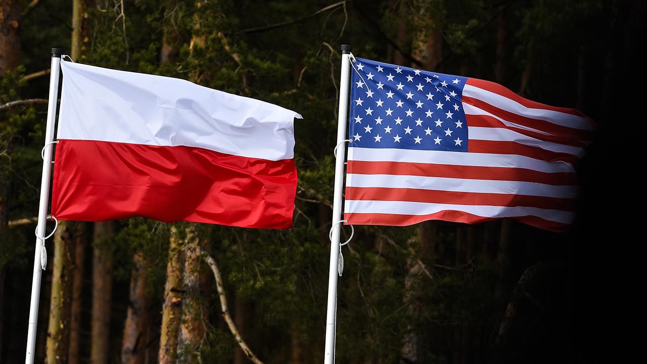 Flaga Polski i USA (fot. Getty Images Poland/Karol Serewis) Flaga Polski i USA (fot. Getty Images Poland/Karol Serewis)
