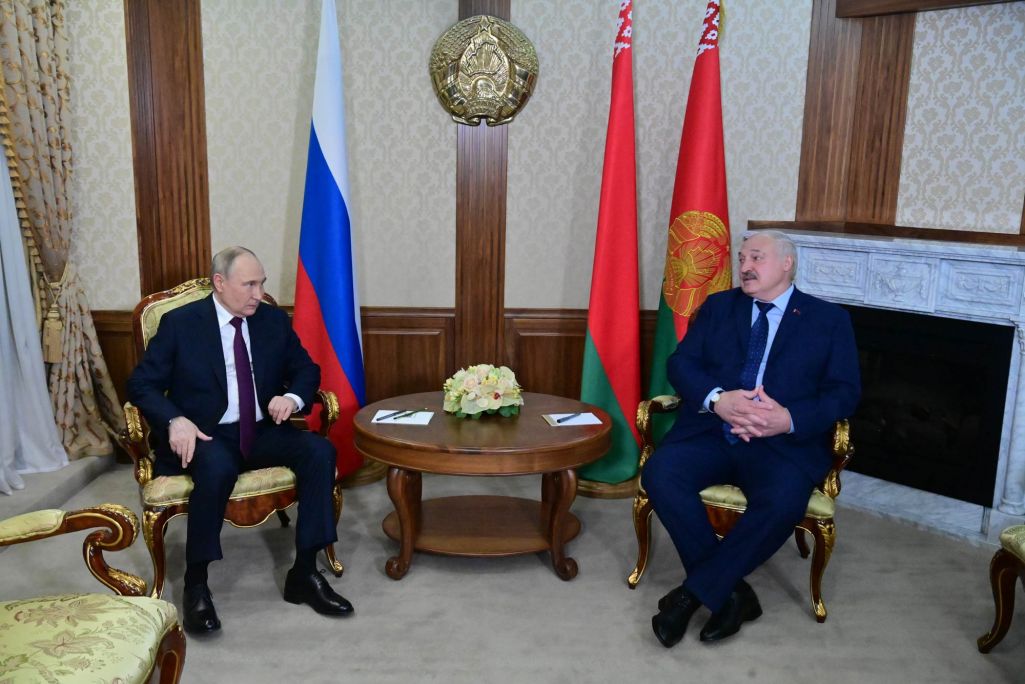 Сустрэча Аляксандра Лукашэнкі і Уладзіміра Пуціна пасля яго прыбыцця з візітам у Беларусь. Менск, Беларусь. 24 траўня 2024 года. (Фота: president.gov.by)