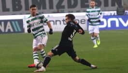 Konrad Michalak w meczu z Besiktasem Stambuł (fot. Getty).