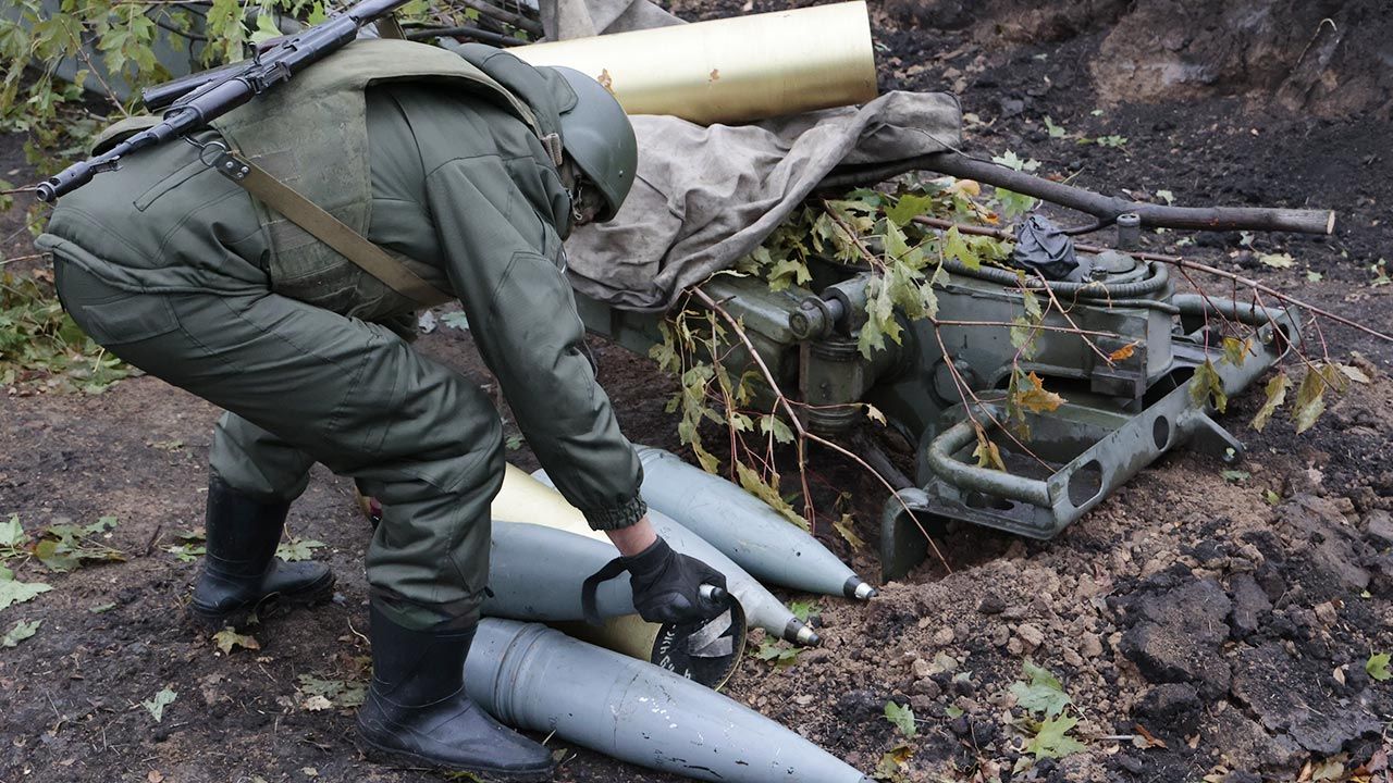 Rosjanom zaczyna brakować amunicji (fot.  Leon Klein/Anadolu Agency via Getty Images)