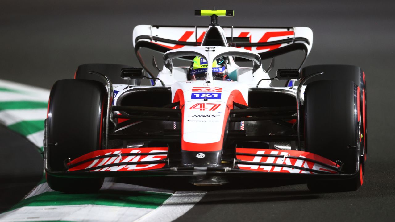 Bolid Micka Schumachera podczas Grand Prix F1 (fot. Getty)