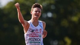 Krzysztof Różnicki w 2021 roku w Tallinie został mistrzem Europy juniorów w biegu na 800 metrów (fot. Getty Images)