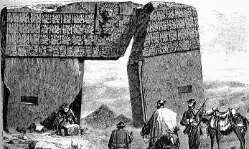 Ворота Сонця в Тіуанако, Південна Америка, Фото: E. G. Squier – publikowane w  E.G.Squier „Peru Incidents of Travel”, 1877 – Domena publiczna, Wikimedia 