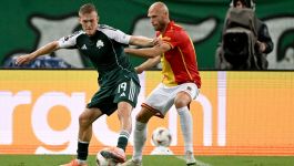 Karol Świderski w meczu z Go Ahead Eagles (fot. Getty Images) Karol Świderski w meczu z Go Ahead