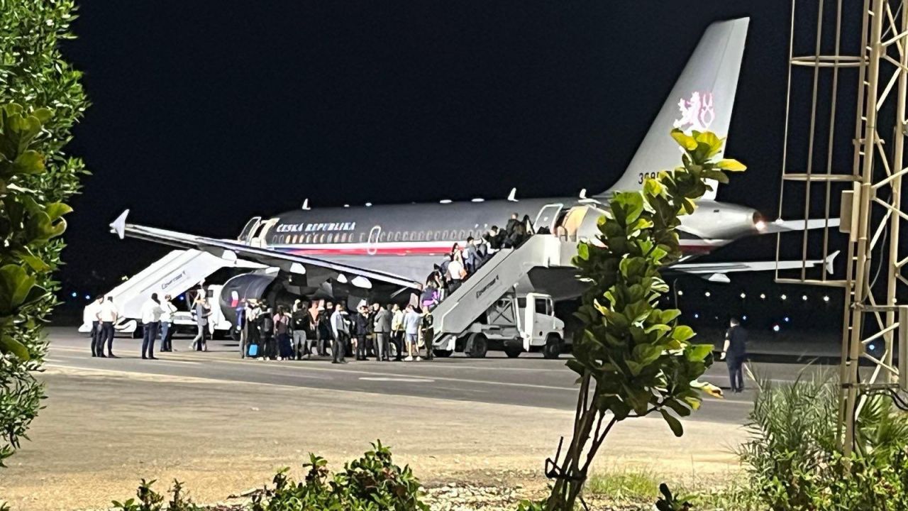 Israeli evacuees land in Prague