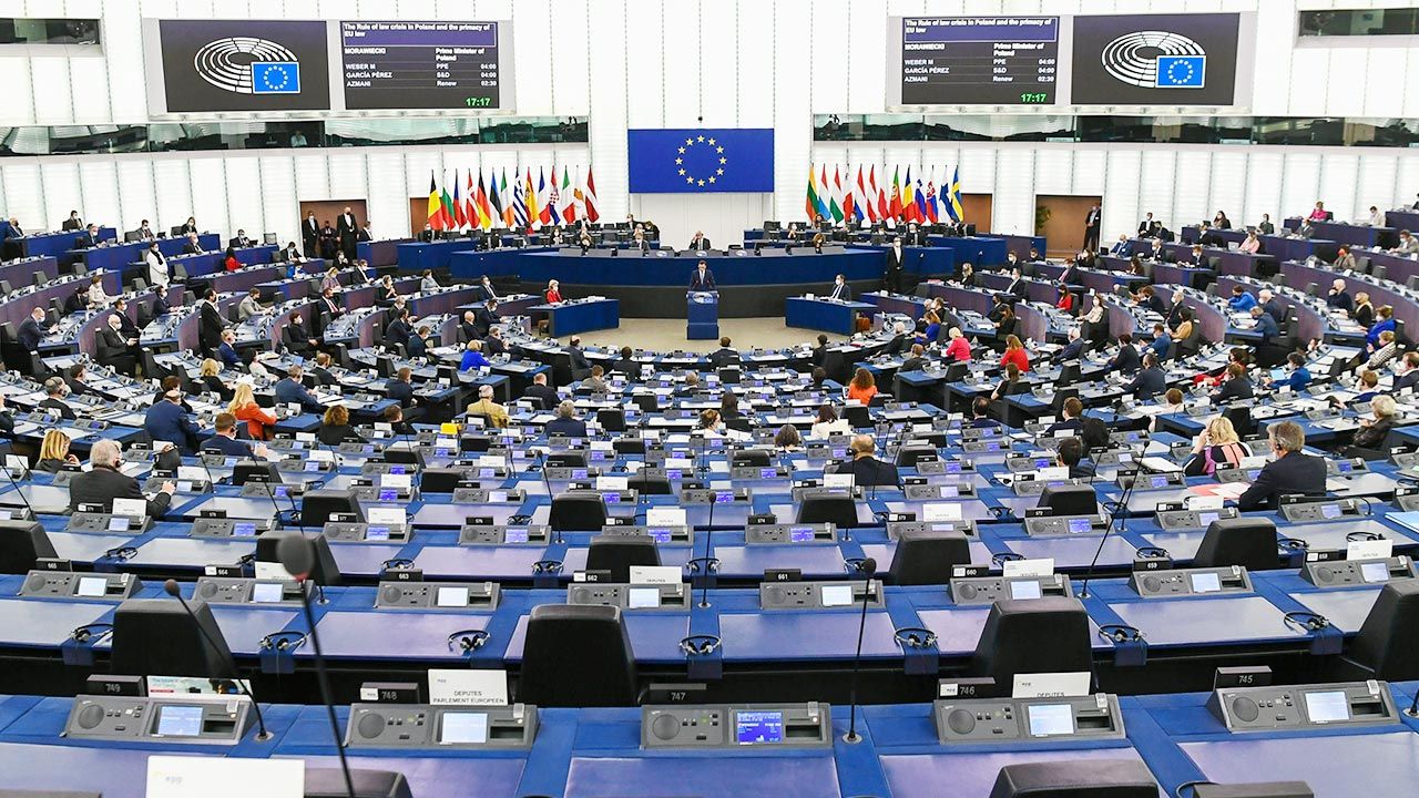 Parlament Europejski przyjął rezolucję ws. orzeczenia polskiego TK (fot.  EU Commission / Pool/Anadolu Agency via Getty Images)