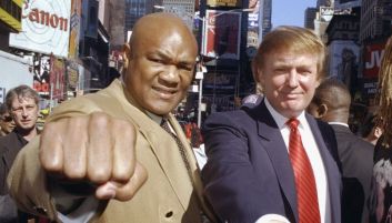 "Bez wątpienia miał najcięższy i najsilniejszy cios w historii boksu" – napisał prezydent USA Donald Trump o Georgu Foremanie (fot. Getty Images)