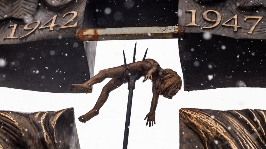 Pomnik w Gliwicach upamiętniający rzeź wołyńską, grudzień 2017. Fot. Maciej Jarzębiński / Forum