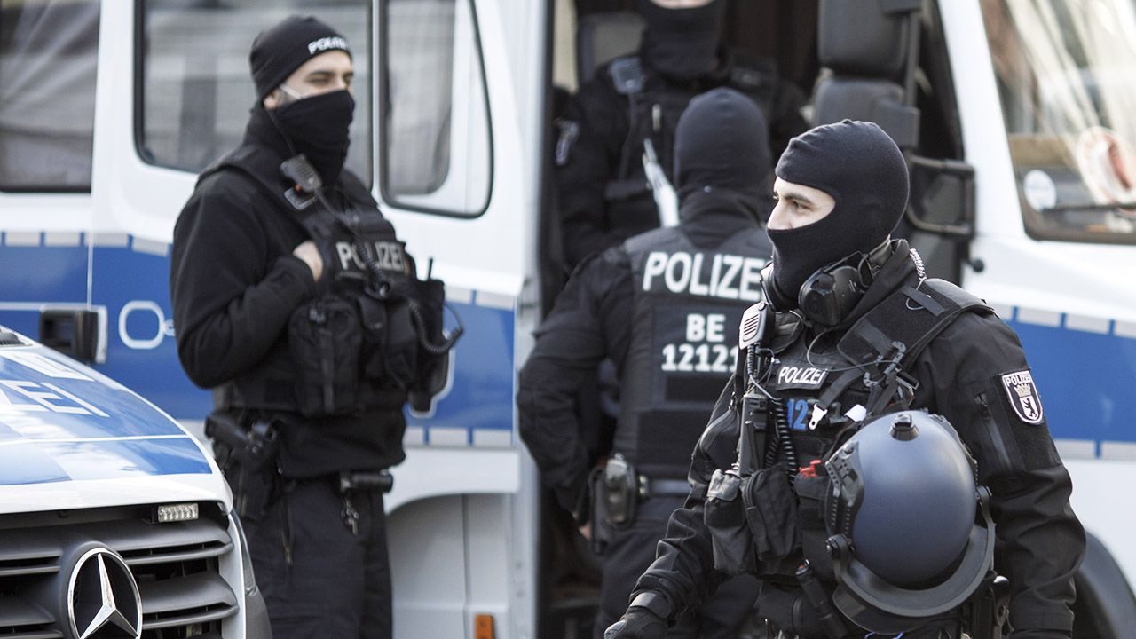 Trwa obława policji (fot. Carsten Koall/Getty Images) Trwa obława policji (fot. Carsten Koall/Getty Images)
