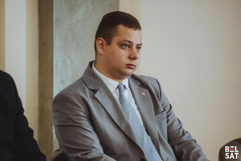 Прадстаўнік арганізацыі «BELPOL» Мацвей Купрэйчык прэзентуе даклад пра ўдзел рэжыму Лукашэнкі ў вайне супраць Украіны ў межах IV Канферэнцыі беларусаў і беларусак свету. Варшава, Польшча. 23 траўня 2025 года. Фота: Рауль Дзюк / Белсат