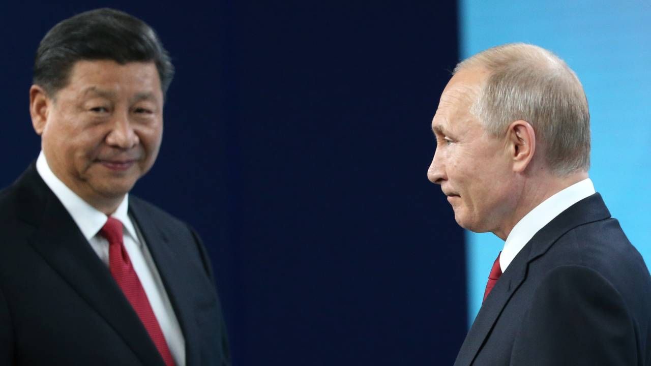 Xi Jinping ma przewagę nad Władimirem Putinem (fot. Mikhail Svetlov/Getty Images)