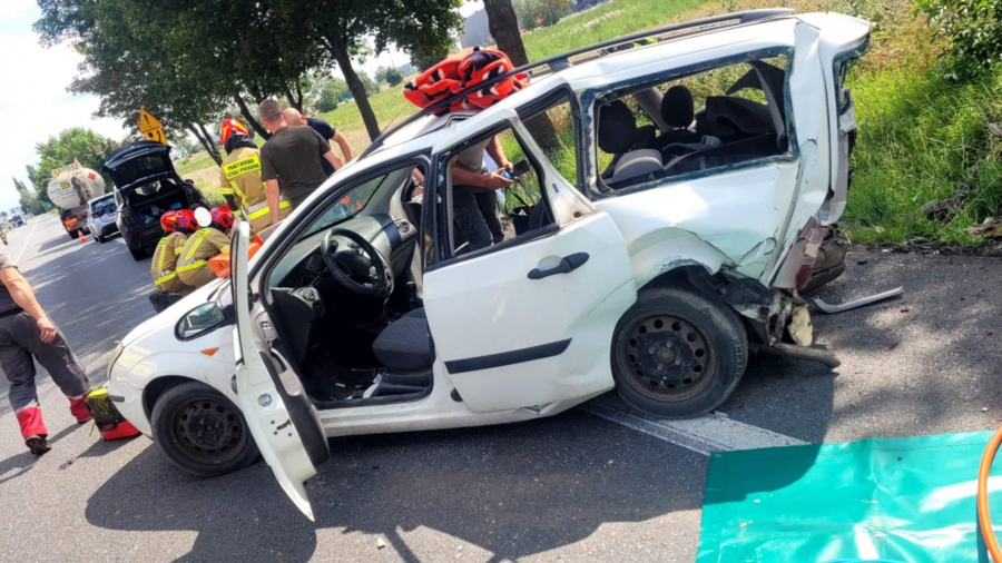 Środa Wielkopolska, DK11, wypadek, zderzenie pojazdów, ranni (fot. wiescizokolicy.pl)