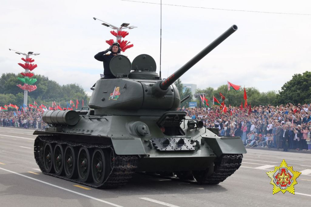 Танк Т-34 на парадзе. (Фота: Міністэрства абароны)