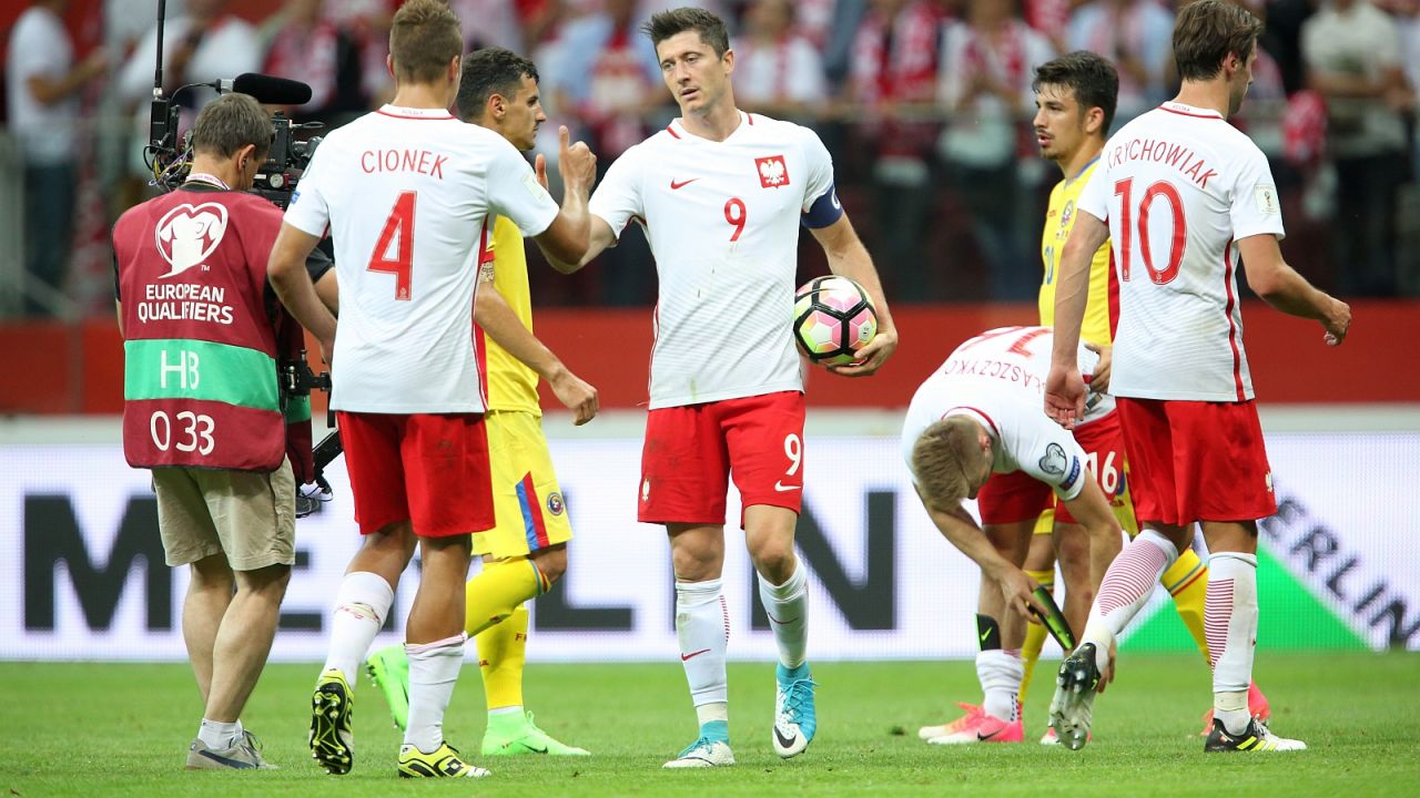 Od lewej: Thiago Cionek, Robert Lewandowski i Grzegorz Krychowiak (fot. PAP/Leszek Szymański)