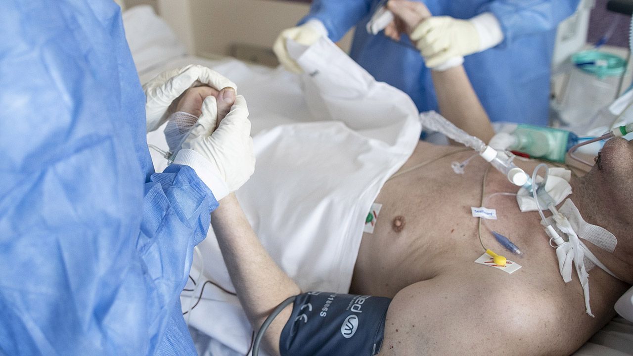 Nowe dane epidemiczne (fot. Jacek Szydlowski/NurPhoto via Getty Images)