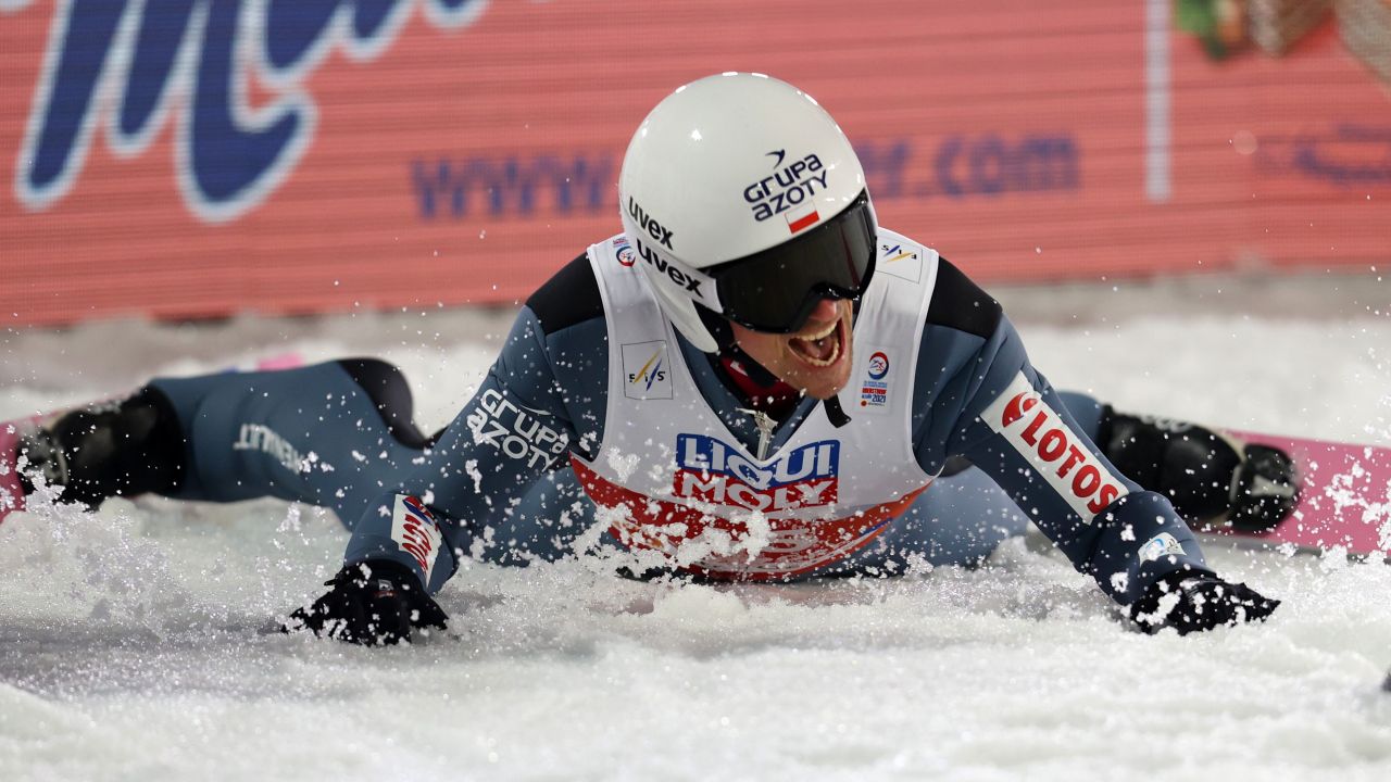 Piotr Żyła nie krył radości po wielkim triumfie (fot. Alexander Hassenstein/Getty Images) Piotr Żyła nie krył radości po wielkim triumfie (fot. Alexander Hassenstein/Getty Images)