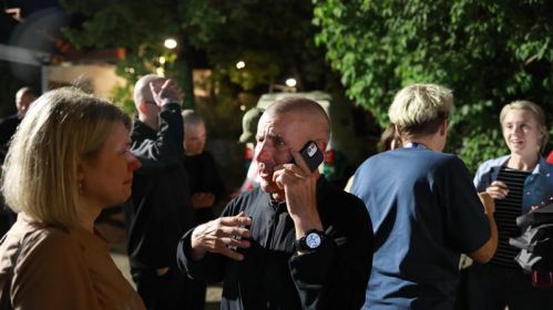 Адзін з вызваленых палітвязняў каля амбасады ЗША. Вільня, Літва. 11 верасня 2025 года. Фота: Белсат