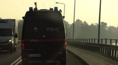 Strażacy poszukujący zaginionych zaczynają pracę bardzo wcześnie... (fot. TVP)