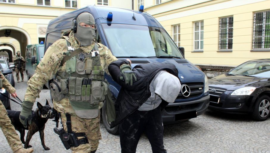 Uderzenie w handlarzy narkotyków (fot. policja.waw.pl)