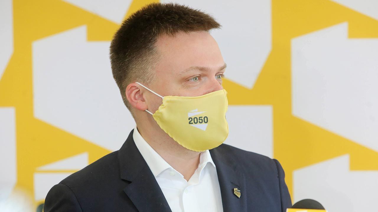 Szymon Hołownia rozmawia z politykami KO (fot.  PAP/Artur Reszko)