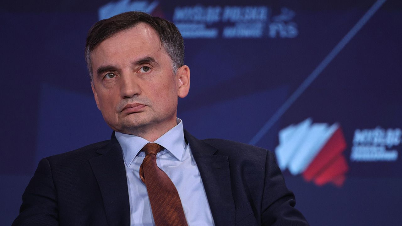 Prokurator prowadzący śledztwo dotyczące nadużyć przy Funduszu Sprawiedliwości zarządził zabezpieczenie majątkowe wobec posła Zbigniewa Ziobry. Obejmuje ono obciążenie hipoteką przymusową...