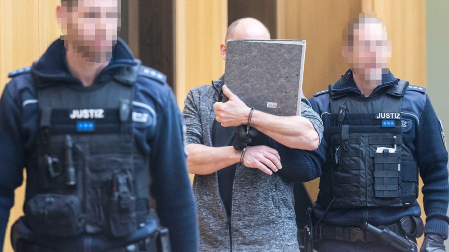 Niemieckie służby zwalczają skrajnie prawicowe ruchy (fot. Thomas Lohnes/Getty Images)