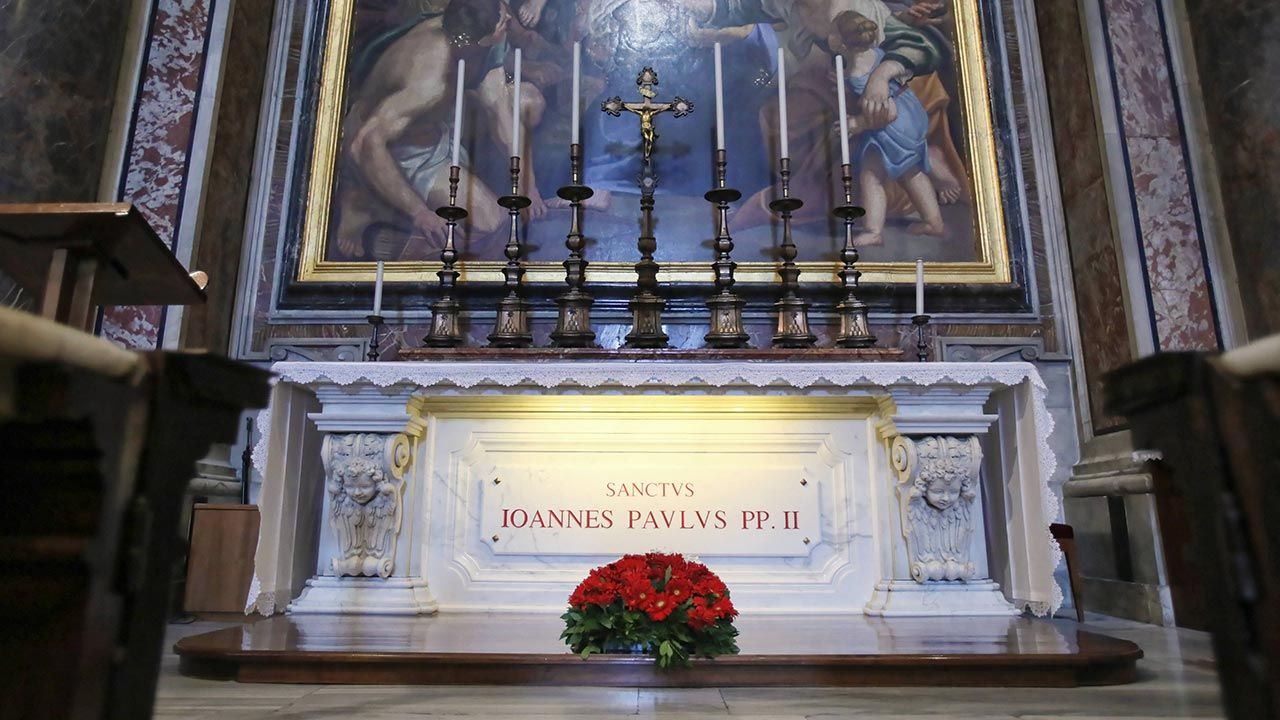 Grób św. Jana Pawła II w Watykanie (fot. PAP/Leszek Szymański)