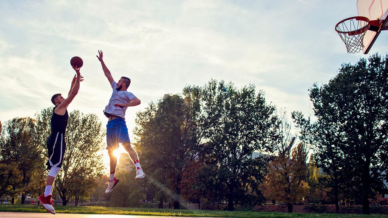 Rząd zdecydował o przywróceniu możliwości uprawiania sportu na świeżym powietrzu (fot. Shutterstock/FS Stock)