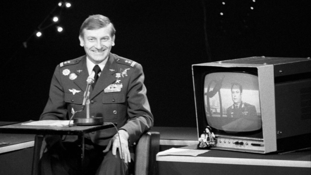 Mirosław Hermaszewski był pierwszym i do dziś pozostaje jedynym Polakiem w historii, który ruszył na podbój kosmosu. Fot. TVP