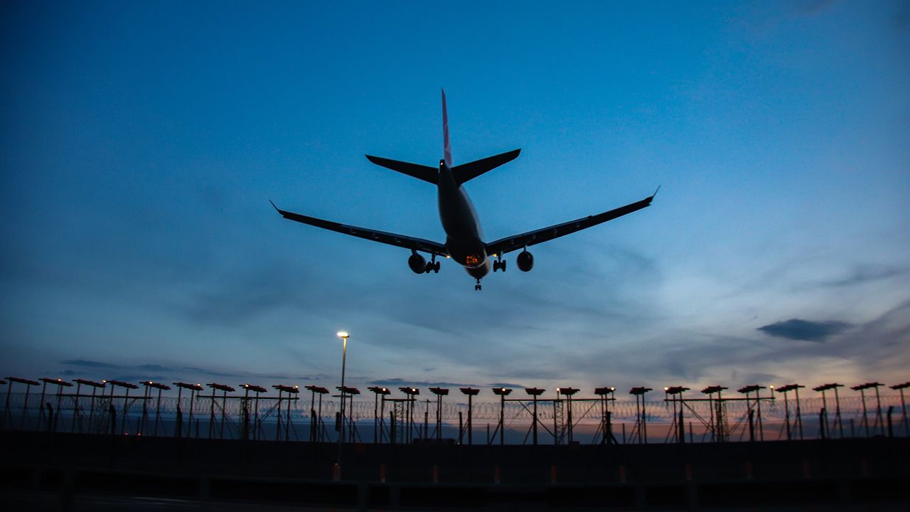 Boeing British Airways wylądował na londyńskim Heatrow 80 przed planowanym czasem przylotu (fot. Nicolas Economou/NurPhoto via Getty Images) Boeing British Airways wylądował na londyńskim Heatrow 80 przed planowanym czasem przylotu (fot. Nicolas Economou/NurPhoto via Getty Images)