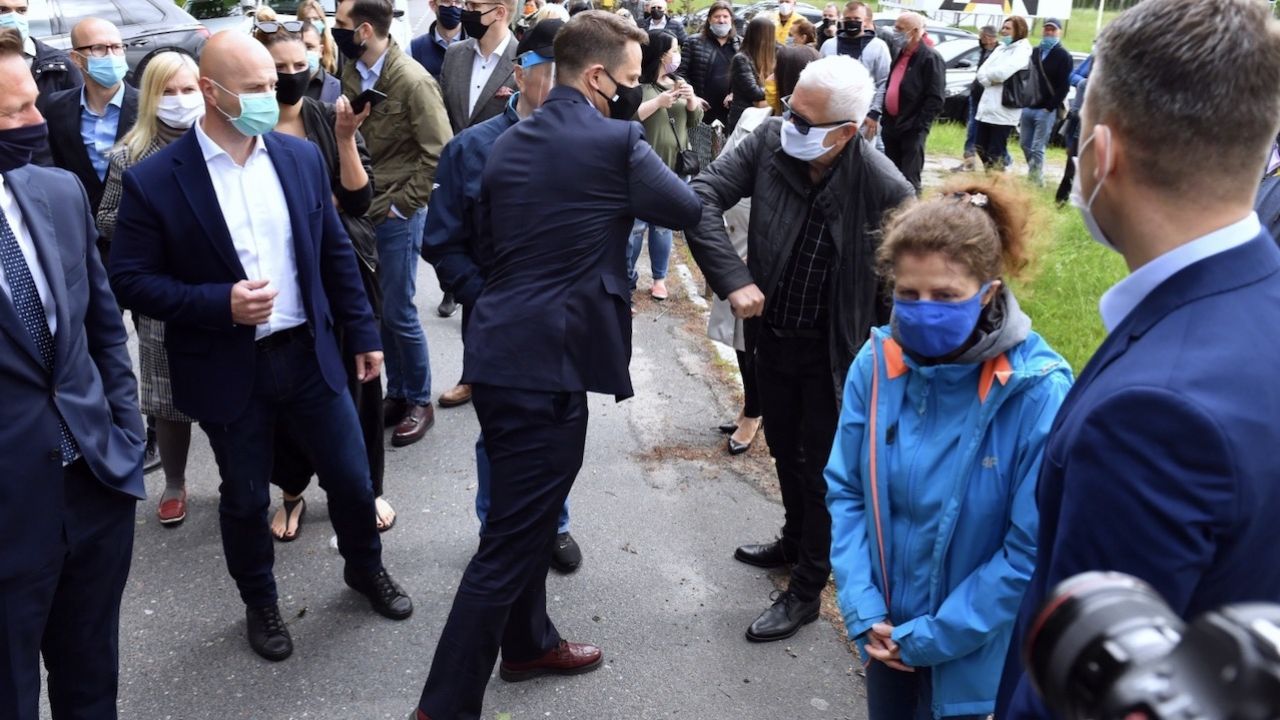 Policja otrzymała trzy zgłoszenia ws. nielegalnego zbierania podpisów (fot. PAP/Marcin Bielecki, zdjęcie ilustracyjne) Policja otrzymała trzy zgłoszenia ws. nielegalnego zbierania podpisów (fot. PAP/Marcin Bielecki, zdjęcie ilustracyjne)