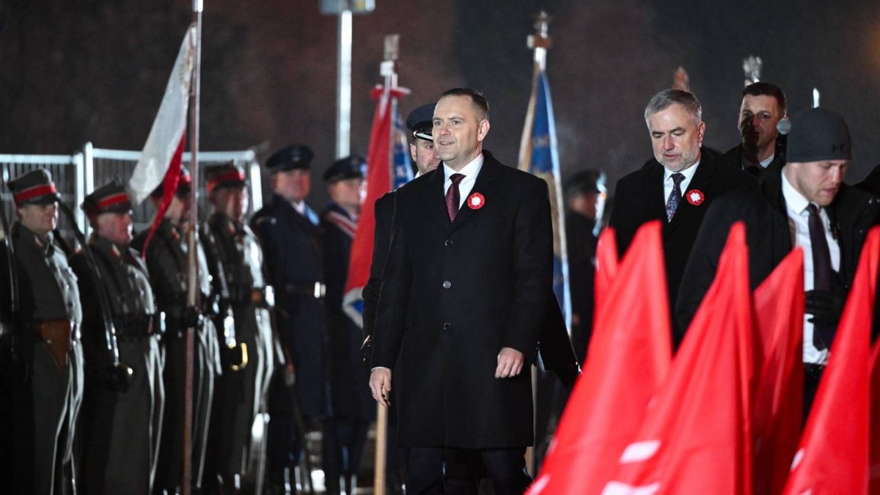 Nie da się w pełni zrozumieć fenomenu zwycięskiego Powstania Wielkopolskiego bez świadomości historii tej ziemi &ndash; tego, czym ona dla Polak&oacute;w jest. To kolebka polskości;...