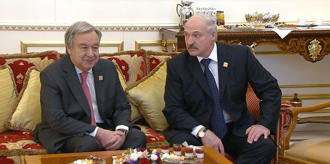Лукашэнка і Гутэрыш у 2017 годзе на саміце Шанхайскай арганізацыі супрацы ў Астане. (Фота: focus.ua)