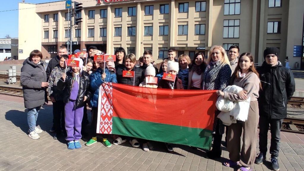Дзеці з акупаваных тэрыторый Украіны, якіх прывезлі ў Беларусь. (Фота: Sputnik)