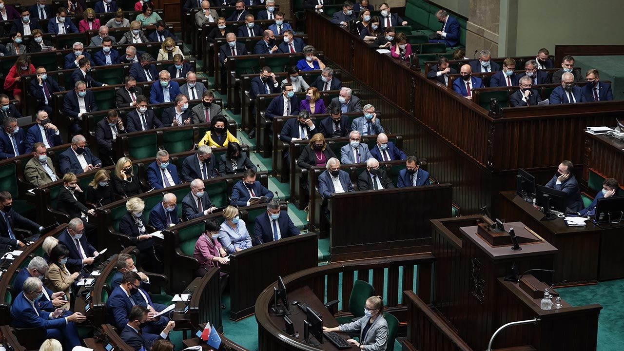 PiS liderem w badaniu poparcia (fot. Forum/Mateusz Wlodarczyk) PiS liderem w badaniu poparcia (fot. Forum/Mateusz Wlodarczyk)