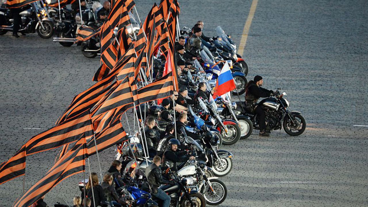 Motocykliści chcą upamiętnić zakończenie drugiej wojny światowej (fot. RIA Novosti via Getty Images) Motocykliści chcą upamiętnić zakończenie drugiej wojny światowej (fot. RIA Novosti via Getty Images)