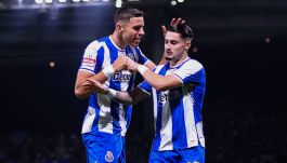 Jan Bednarek i Borja Sainz (fot. Getty Images)