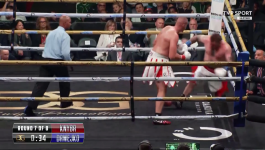 Damian Knyba nokautuje Joeya Dawejko podczas gali bokserskiej w Nowym Jorku 19 października 2025