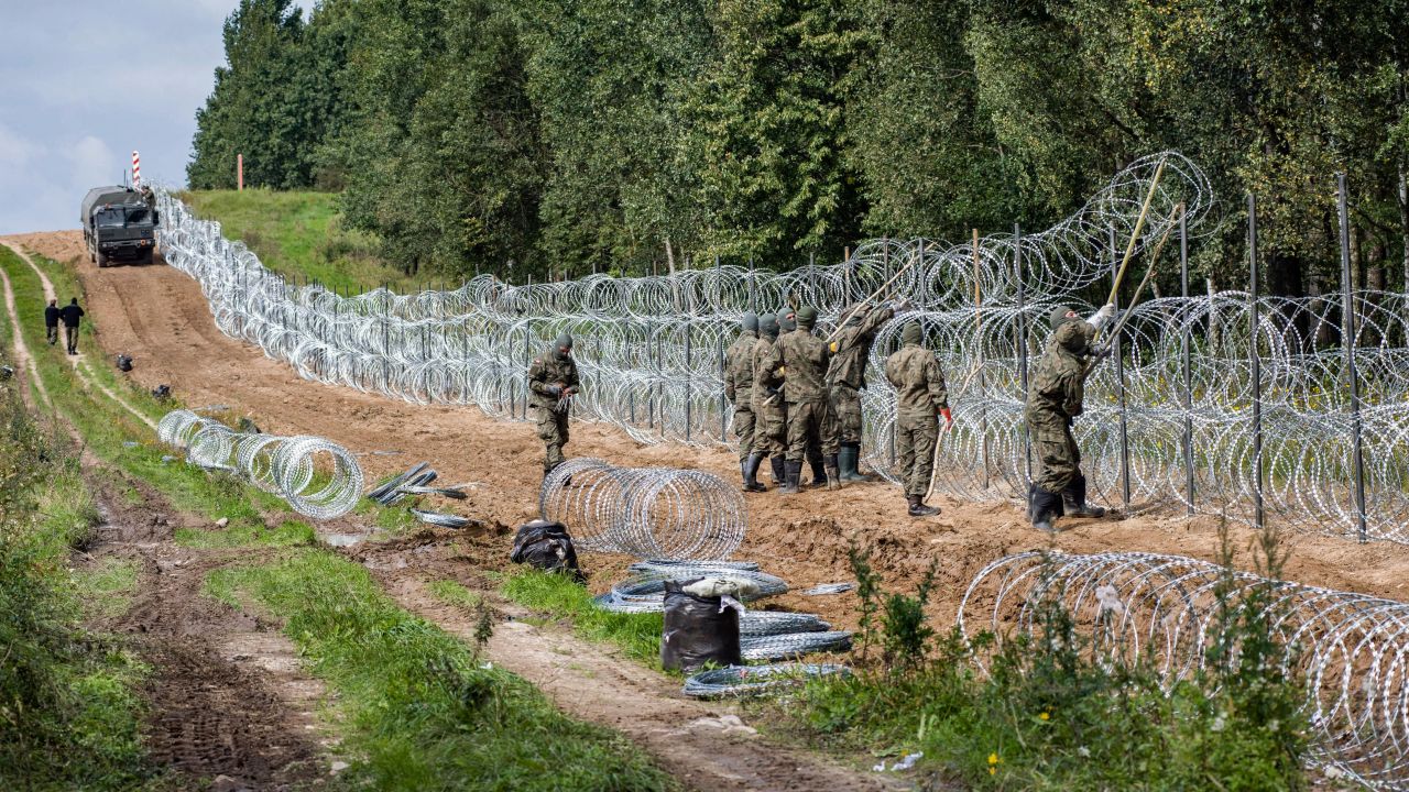 Granica Polski i Białorusi (fot. Attila Husejnow/ SOPA Images/LightRocket via Getty Images) Granica Polski i Białorusi (fot. Attila Husejnow/ SOPA Images/LightRocket via Getty Images)