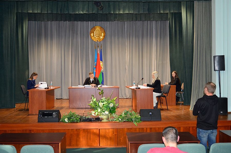 Выезнае паседжанне суда Першамайскага раёну Менску. Крыніца: «Минск-Новости»