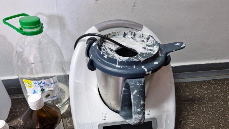 Mieli produkować narkotyki w Thermomixie, Oborniki, Ryczywół (fot. policja)