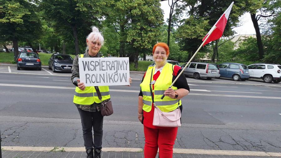 protest rolników przed Wielkopolskim Urzędem Wojewódzkim w Poznaniu (fot. Tomasz Małecki) 