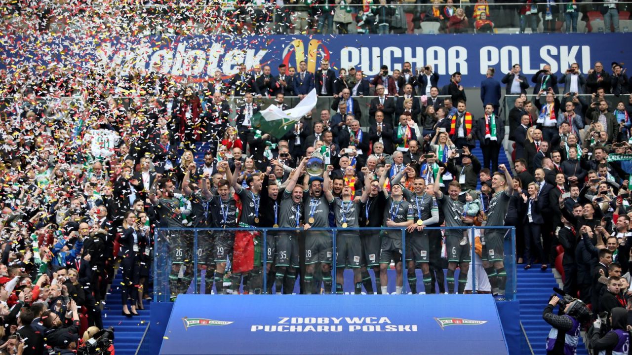 Trofeum za zdobycie Pucharu Polski broni Lechia Gdańsk (fot. PAP)