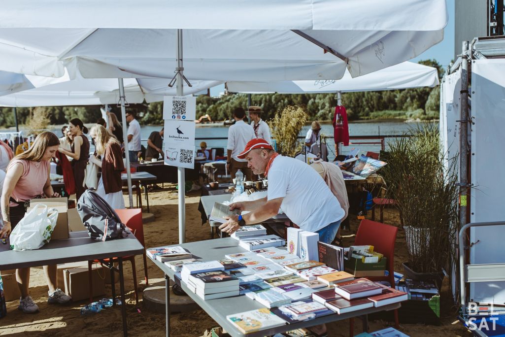 Зона выдавецтваў падчас фестывалю «Hučna Fest». Варшава, Польшча. 29 чэрвеня 2024 года. (Фота: Белсат)