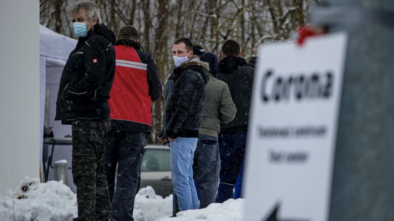 Czym będą różniły się takie testy? (fot. PAP/EPA/MARTIN DIVISEK) Czym będą różniły się takie testy? (fot. PAP/EPA/MARTIN DIVISEK)