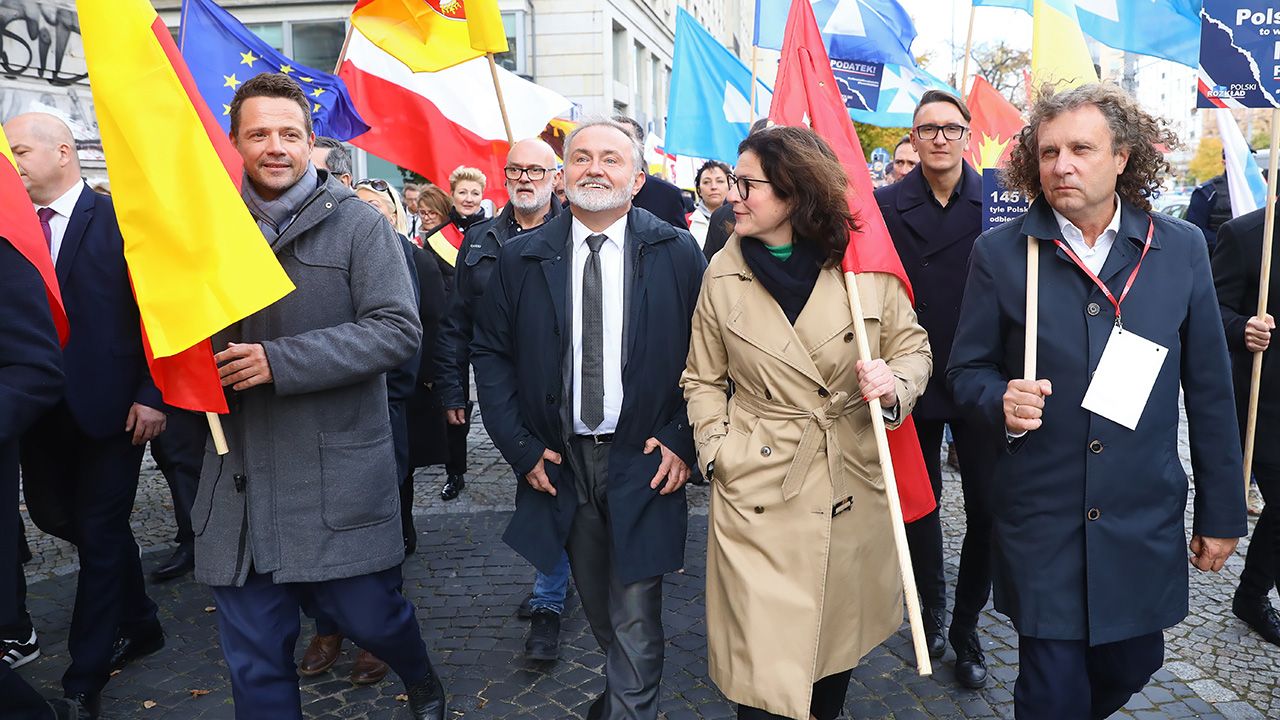 Samorządowcy mogą liczyć na duże podwyżki wynagrodzeń (fot. arch.PAP/Rafał Guz) Samorządowcy mogą liczyć na duże podwyżki wynagrodzeń (fot. arch.PAP/Rafał Guz)