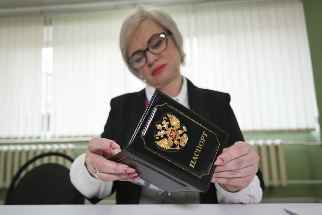 Прэзідэнцкія выбары ў Расеі. (Фота: NATALIA KOLESNIKOVA / AFP)
