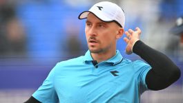 Jan Zieliński (fot. Getty Images) Jan Zieliński podczas meczu deblowego w turnieju ATP Masters 1000 w Paryżu. Polski tenisista i jego partner Andre Goransson odpadli w pierwszej rundzie rywalizacji. Mimo ambitnej gry duet nie zdołał przełamać przeciwników w kluczowych momentach spotkania. Dla Zielińskiego to ostatni występ przed zakończeniem tegorocznego sezonu ATP Tour (fot. Getty Images)